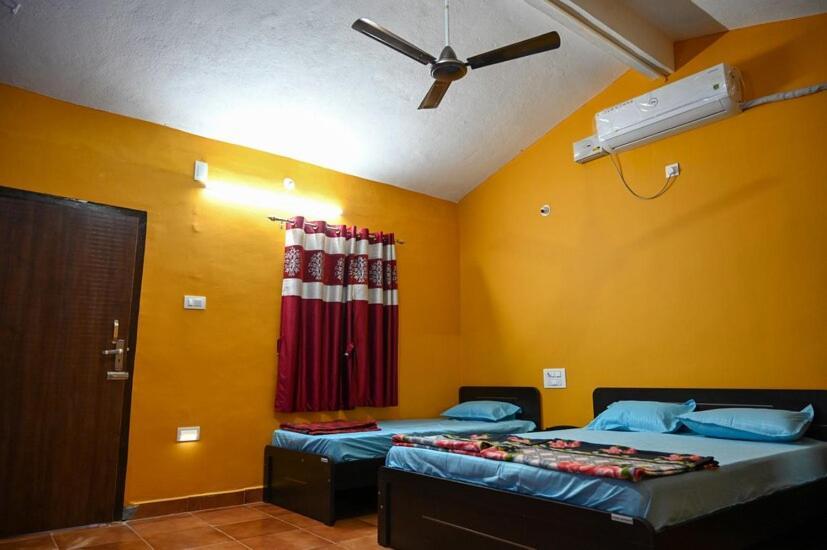Hotel The Shadaxari Nilaya Gokarna  Esterno foto